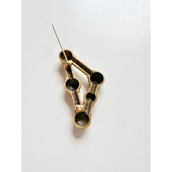 MUSEUM REPRODUCTIONS Modernist Gold Tone Rope Triangle Brooch - Picture 4 of 9